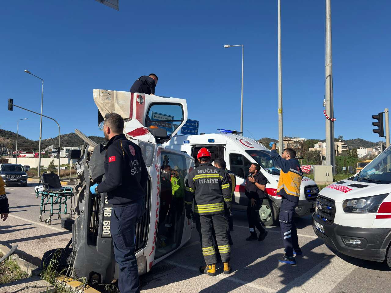 Muğla'da Hasta Taşıyan Ambulans Kaza Yaptı, Yaralılar Var 1